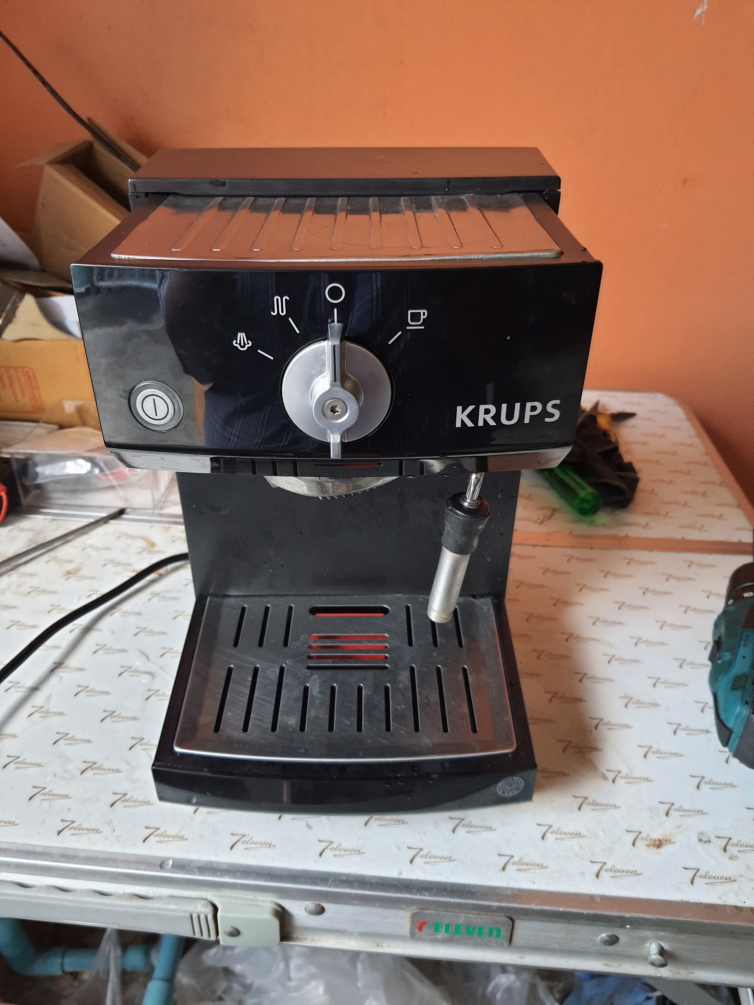 ซ่อมเครื่องชงกาแฟ ยี่ห้อ KRUPS รุ่น XP5210 อาการเปิดเครื่องไม่ติด