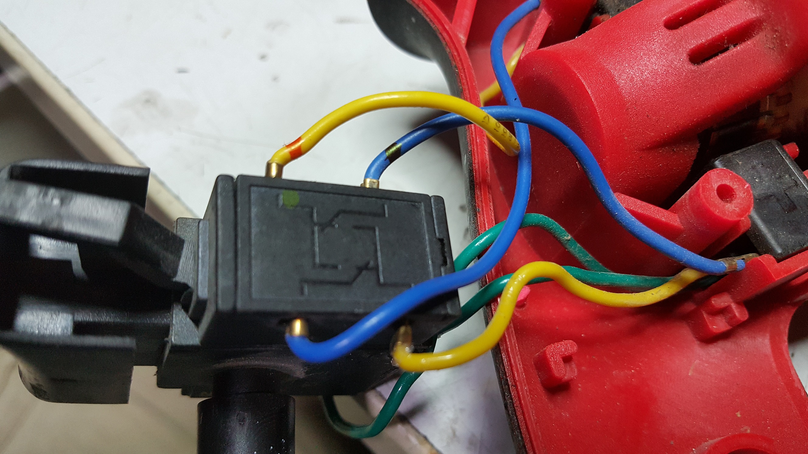 ซ่อมสว่านไฟฟ้า ยี่ห้อ MAKTEC รุ่น MT814 อาการไฟไม่เข้า