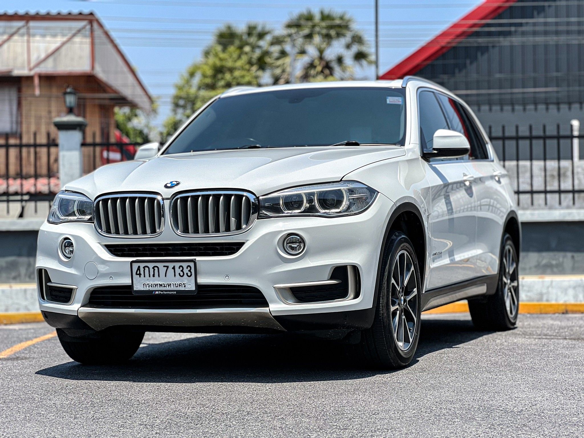 BMW X5, sDrive25d โฉม F15 สีขาว ปี 2015