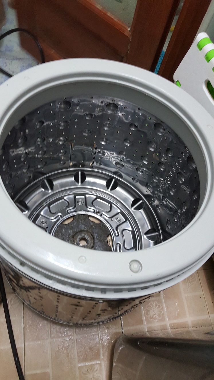 ล้างเครื่องซักผ้า ยี่ห้อ LG รุ่น WT-R1675TH ขนาดถังซัก 16Kg