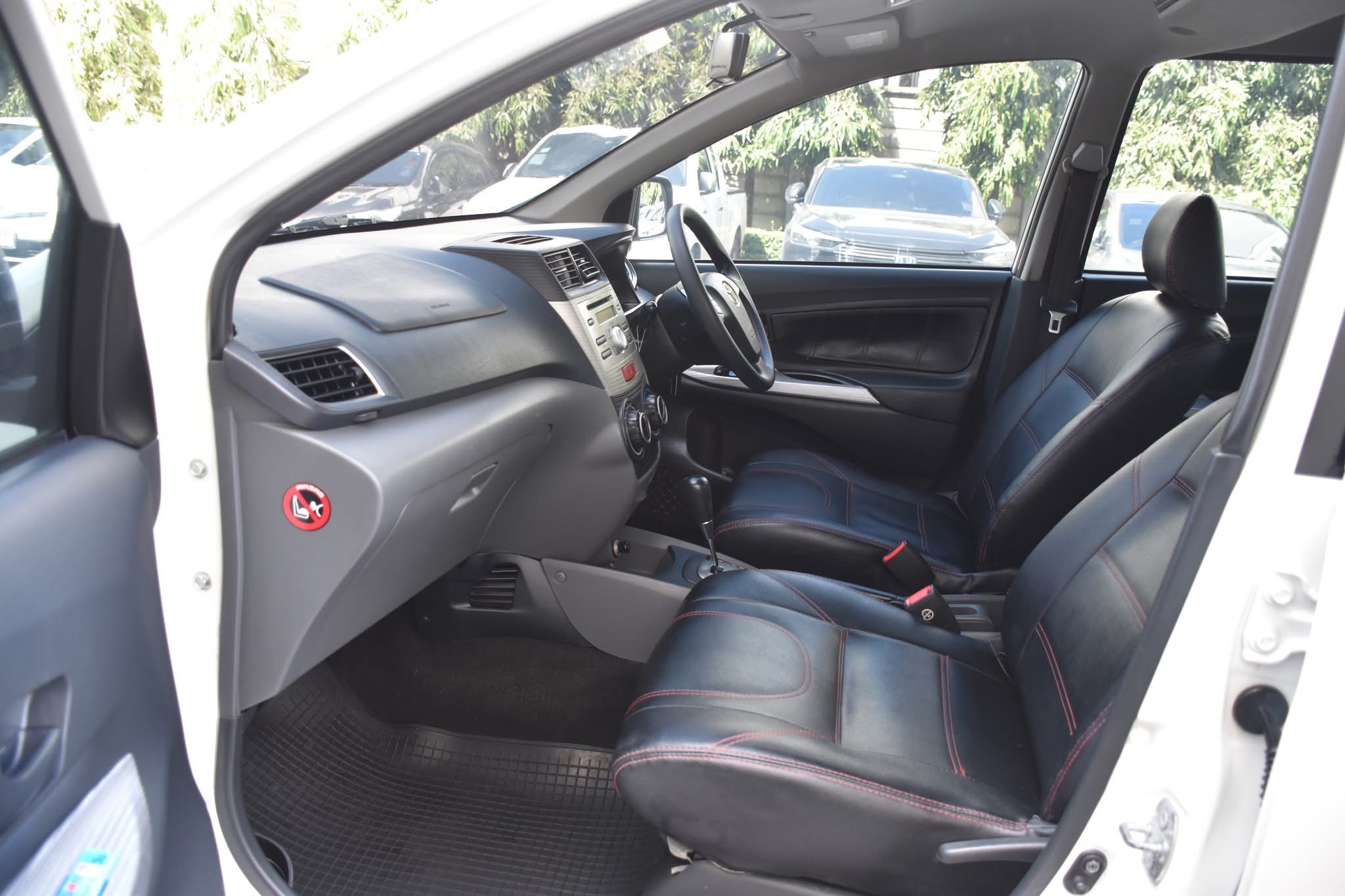 TOYOTA AVANZA 1.5 S ปี2013