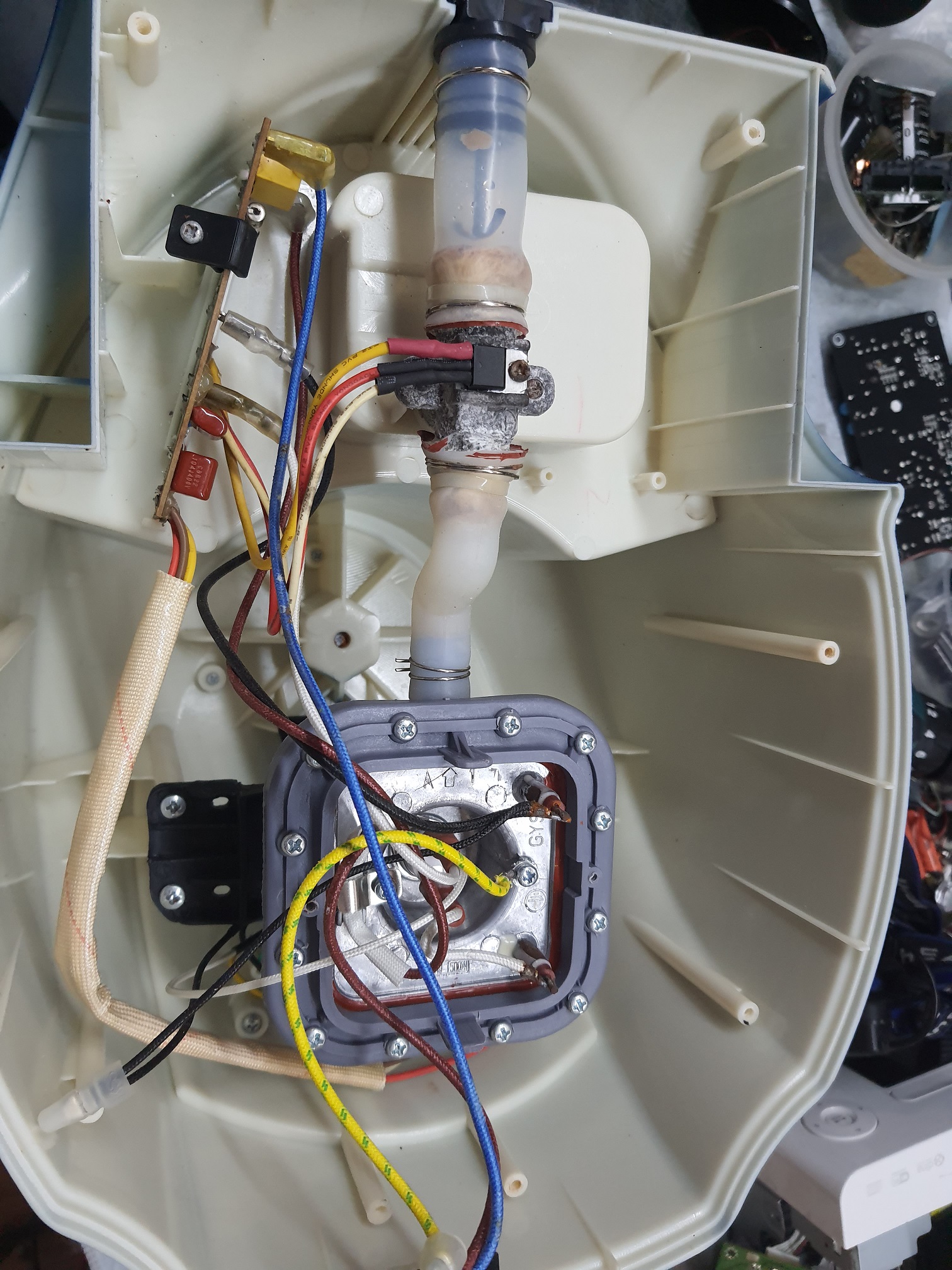 ซ่อมเตารีดไอน้ำ ยี่ห้อ @HOME รุ่น HO0065 อาการไอน้ำไม่ออก