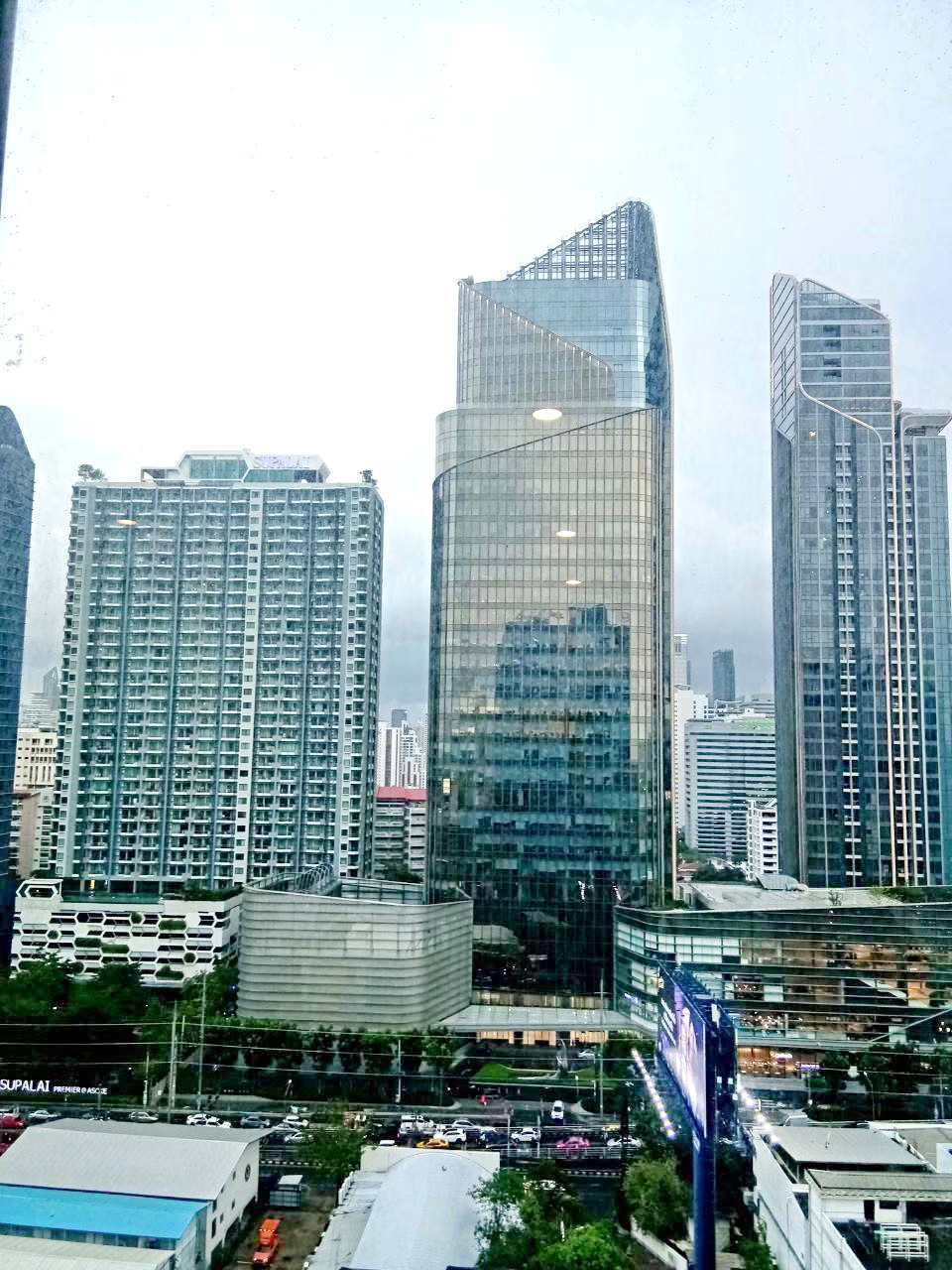 ให้เช่า Condo Life Asoke (คอนโด ไลฟ์ อโศก)ติดMRTเพชรบุรี