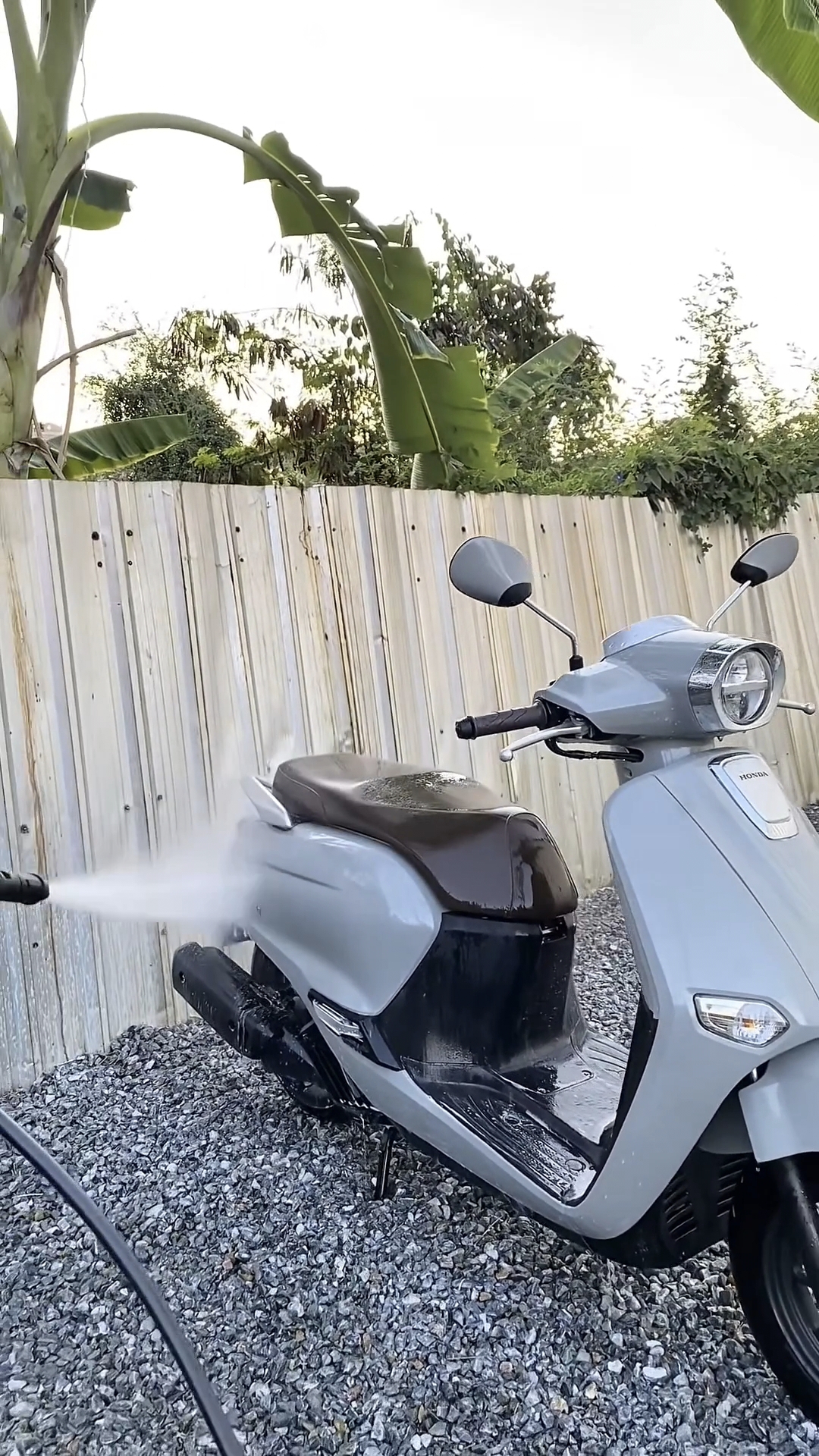 เครื่องฉีดน้ำแรงดันสูงล้อลาก ยี่ห้อ MASAKI มีโรลม้วนสายในตัว มี 2 รุ่นให้เลือก