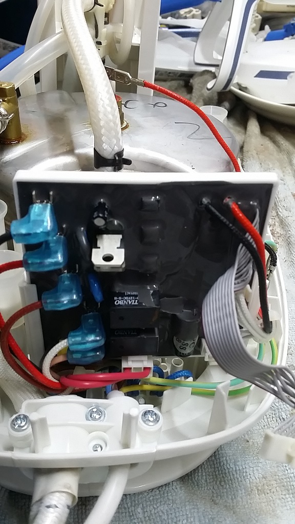 ซ่อมเตารีดไอน้ำ ยี่ห้อ ESSENTLEL รุ่น ECVD 2402 ALYSSE อาการไอน้ำไม่ออก