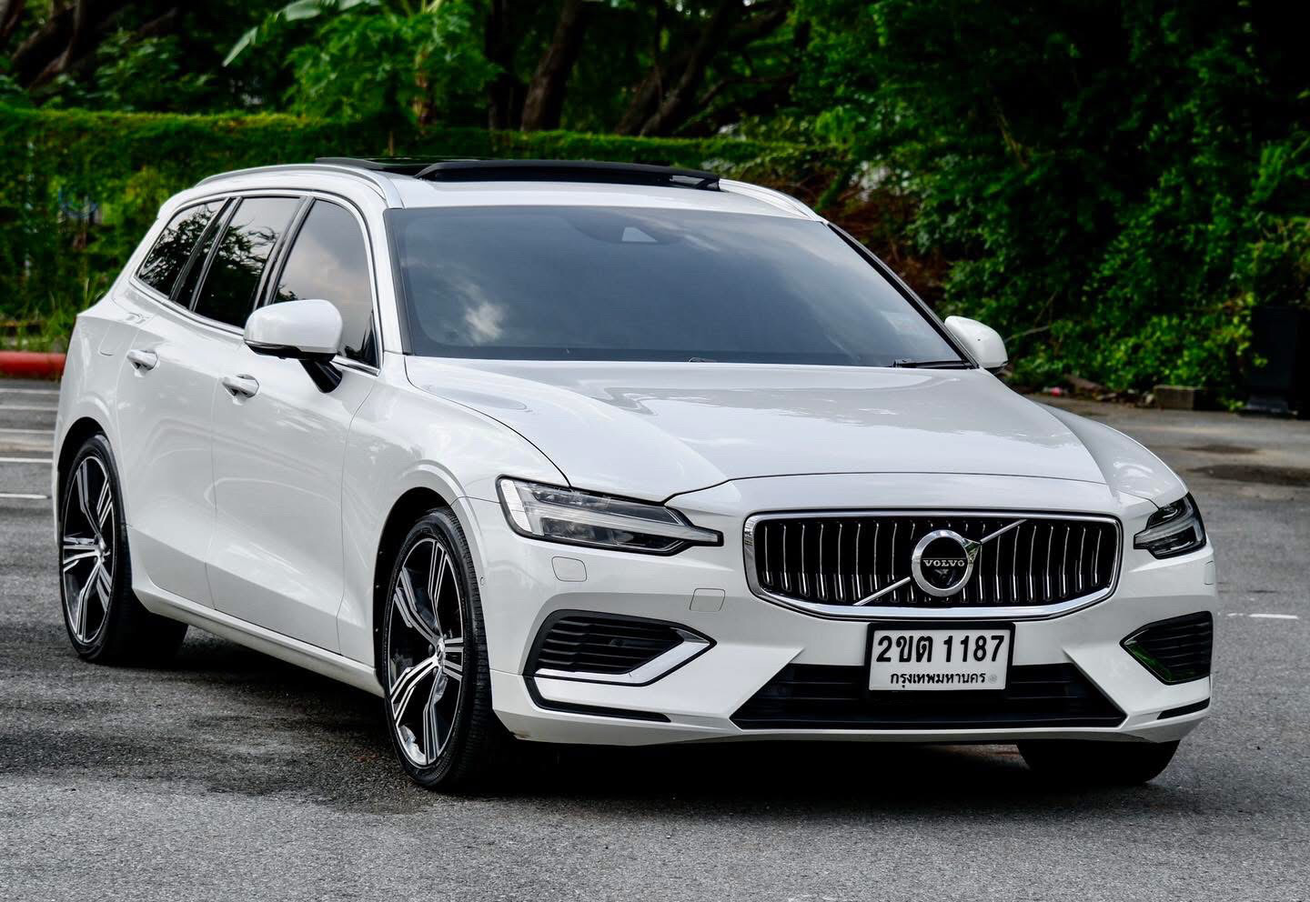 Volvo V60 T8 Plug-in Hybrid Inscription ปี 2021