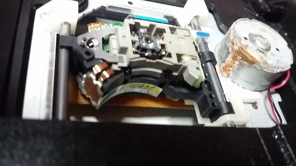 ซ่อมเครื่องเล่น DVD ยี่ห้อ PHILIPS อาการแผนติดเอาไม่ออก