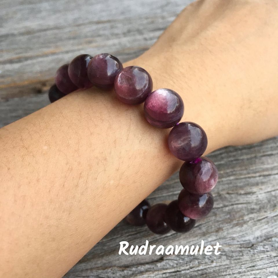 เลพิโดไลต์ (Lepidolite)