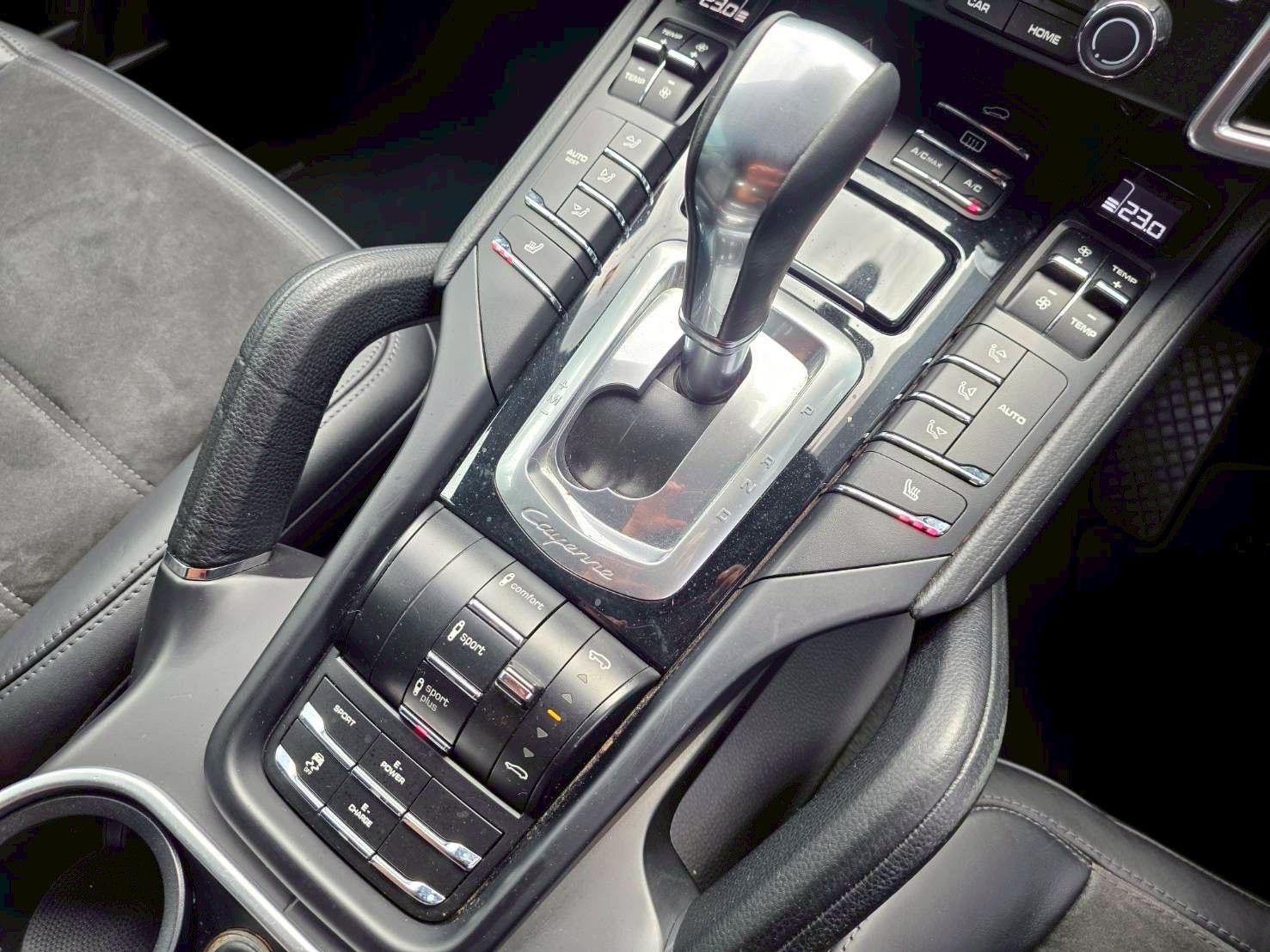 Porsche Cayenne Platinum edition ปี 2017