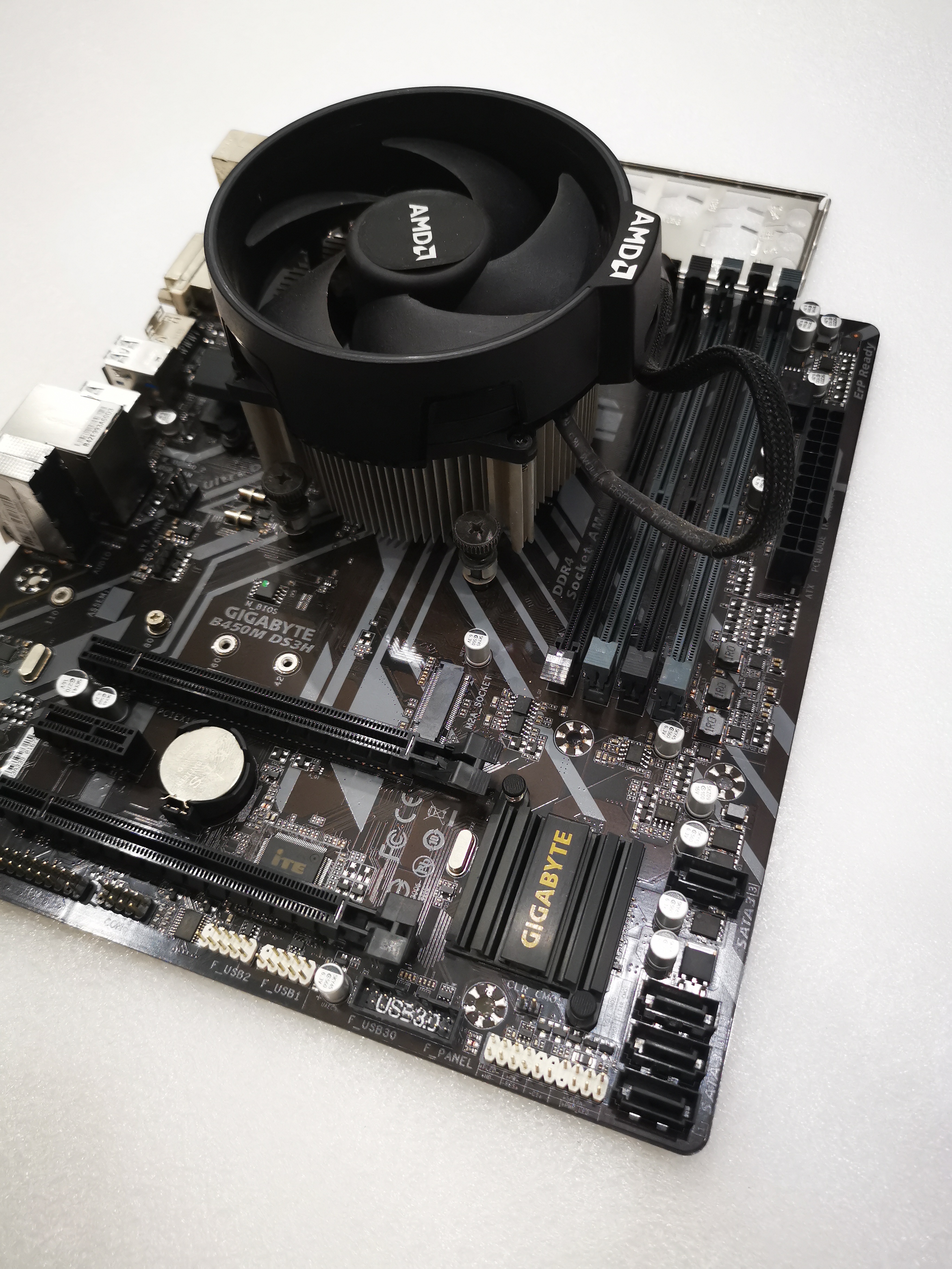 GIGABYTE B450M DS3H พร้อมซีพียู RYZEN 5 3500