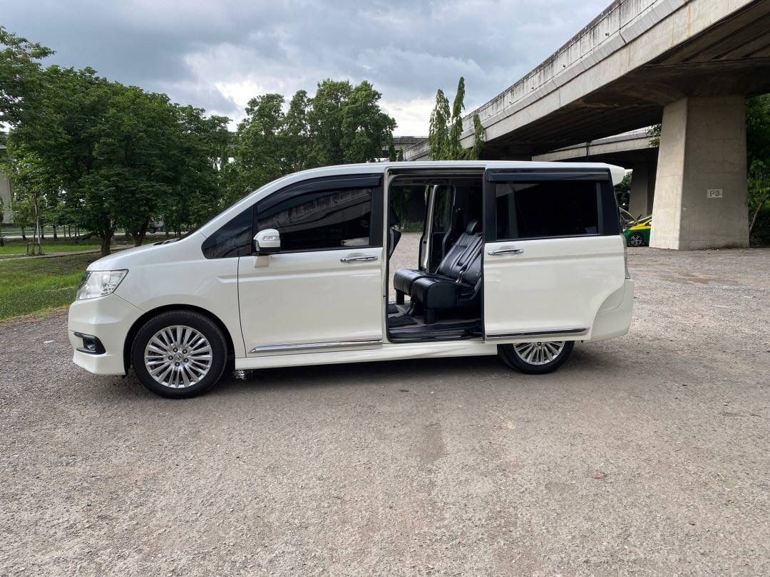 HONDA Stepwagon Spada ปี 2012