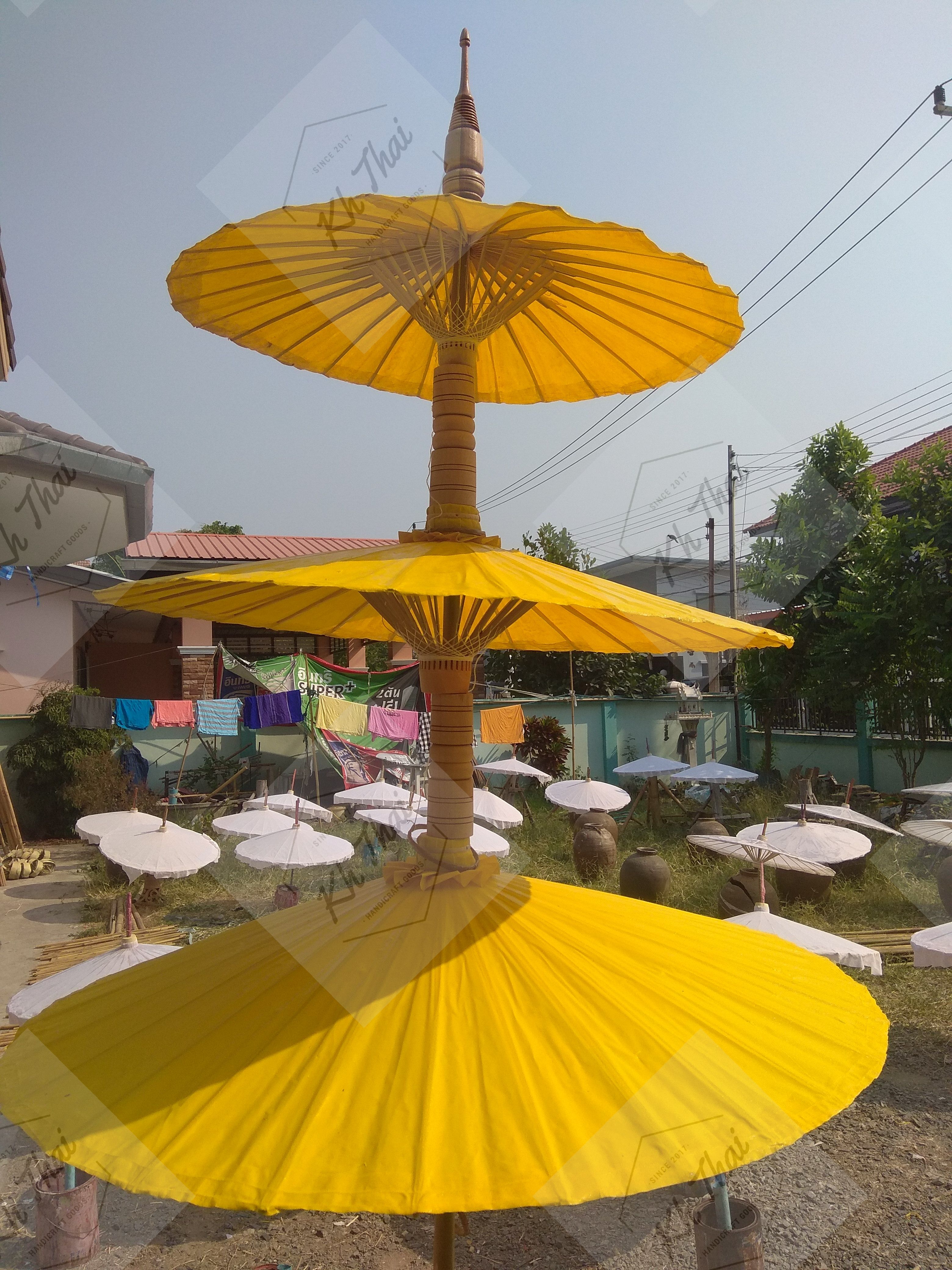 ร่มชั้นผ้าน้ำมัน สีเหลือง ขนาด 12 14 17 ตามลำดับ พร้อมขาตั้ง ใช้งานได้ทันที