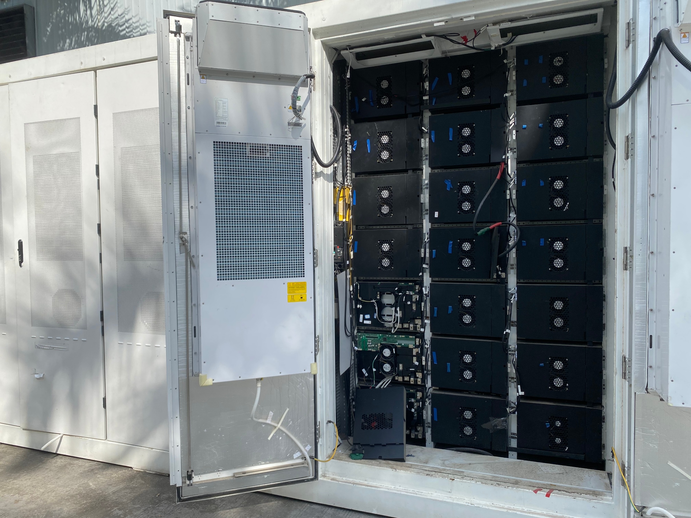Huawei ESS system with BYD LFP 3.2v 320Ah cell