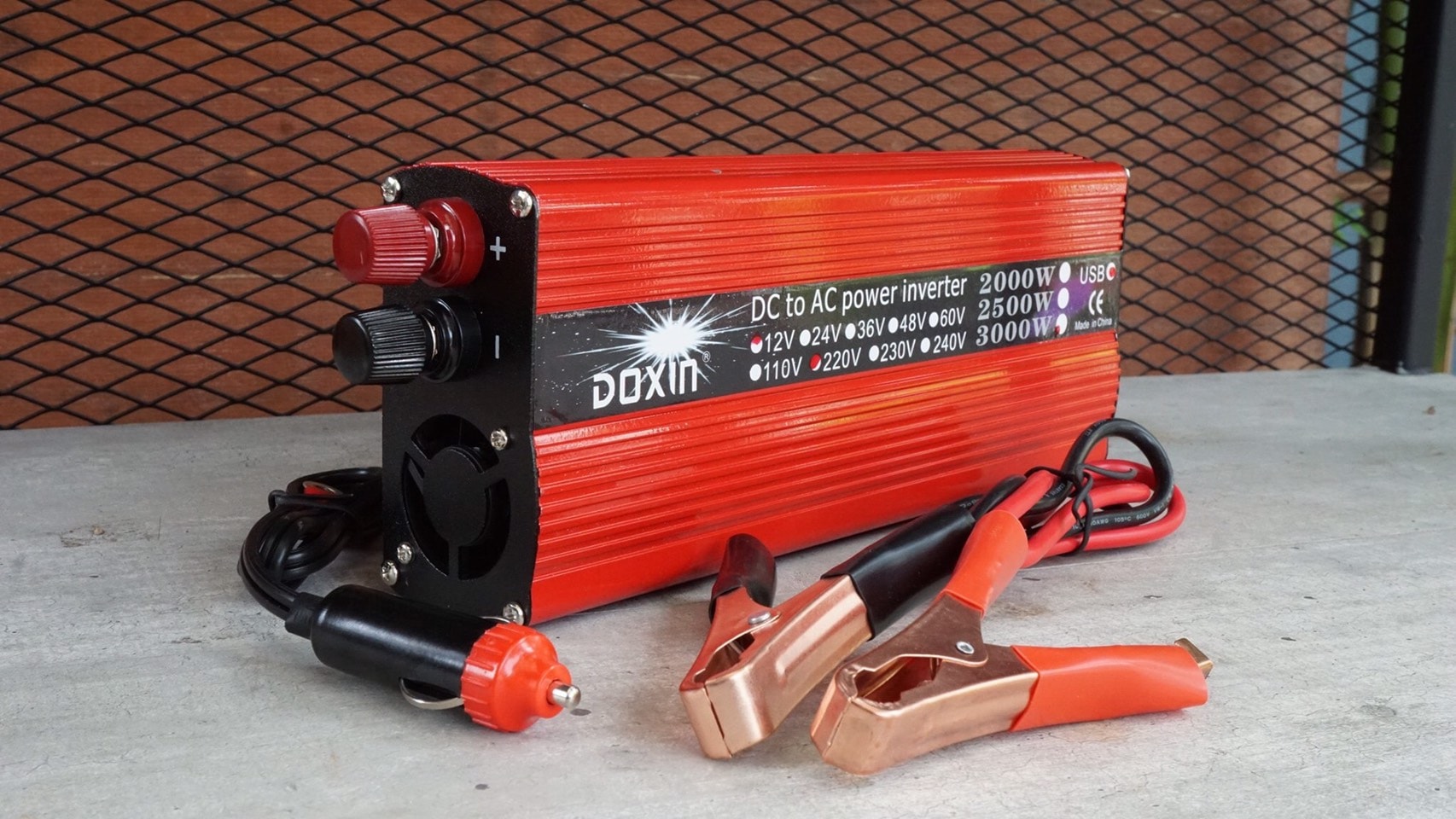 อินเวอร์เตอร์ แปลงไฟ 12V เป็น 220V ขนาด 3,000W ยี่ห้อ DOXIN® (สีแดง)
