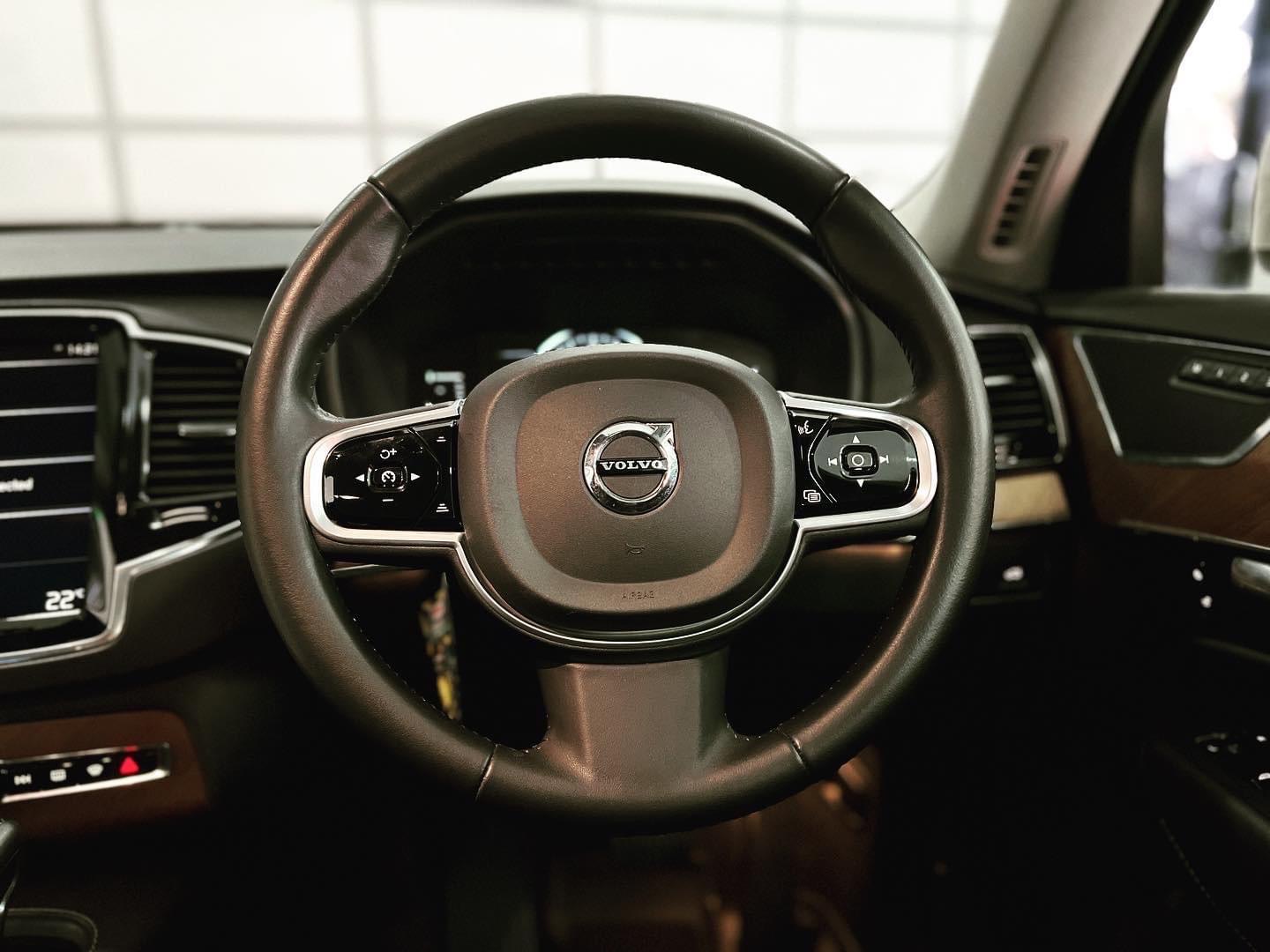 Volvo XC90 D5 Momentum AWD 2.0 เทอร์โบคู่ ปี 2017