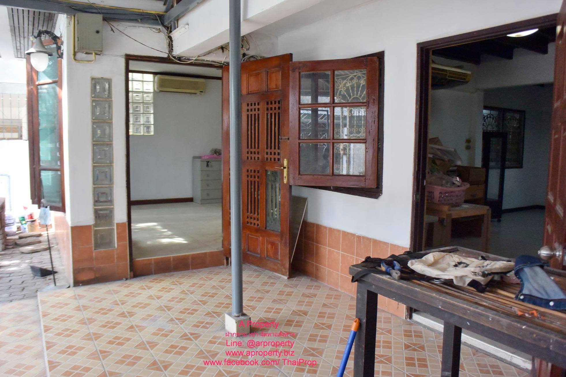 บ้านแฝดติดกัน 2 หลังติดกัน ซอยข้าง Central แจ้งวัฒนะ