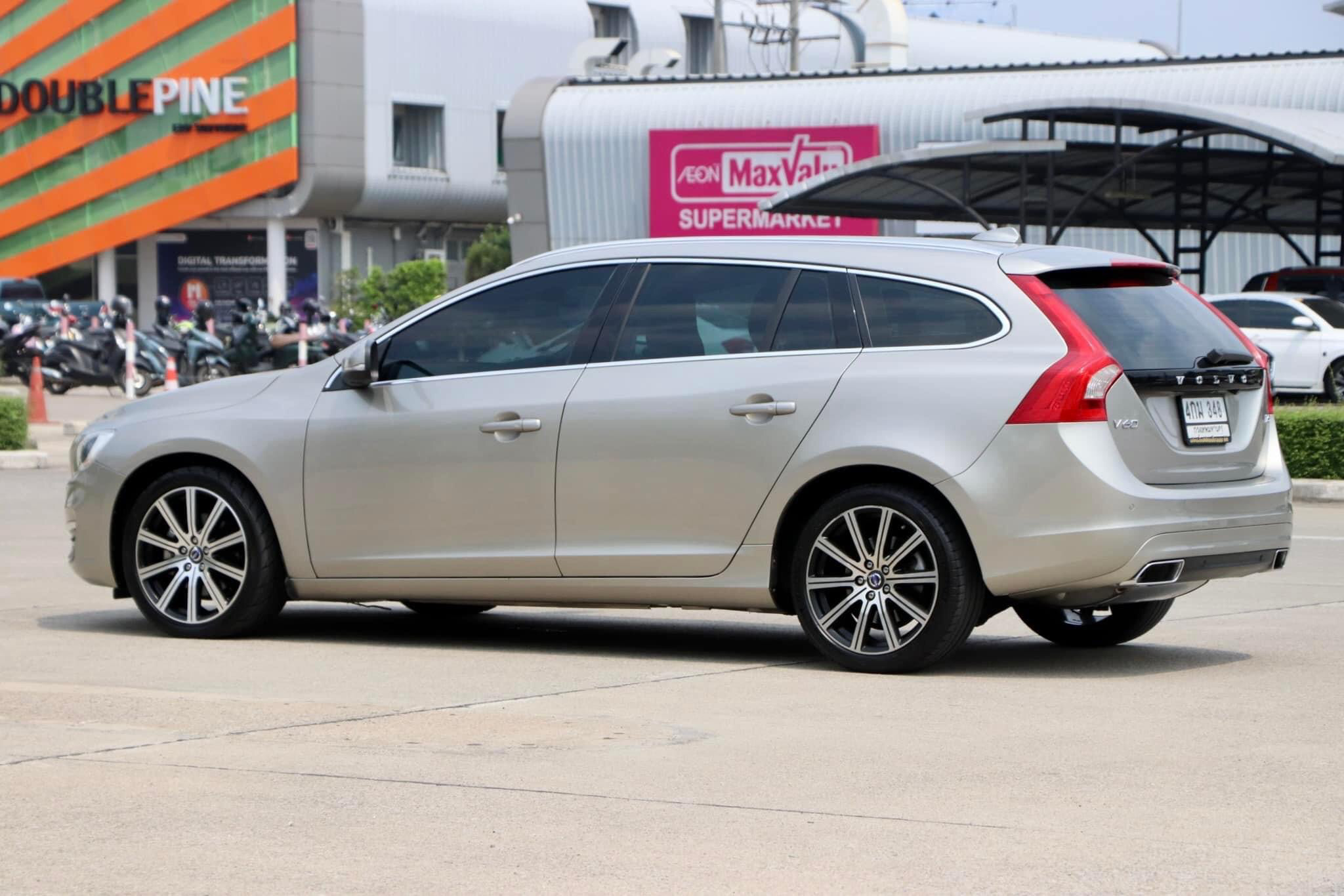 VOLVO V60 2.0T5 Navi ปี2015