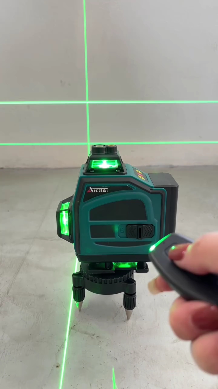 เครื่องวัดระดับเลเซอร์ ยี่ห้อ AKITA มีมาให้เลือก 2 แบบ 12 เส้น และ 16 เส้น
