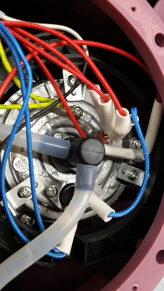 ซ่อมเตารีดไอน้ำ ยี่ห้อ LOCK&LOCK รุ่น ENI211 อาการไอน้ำออกน้อย