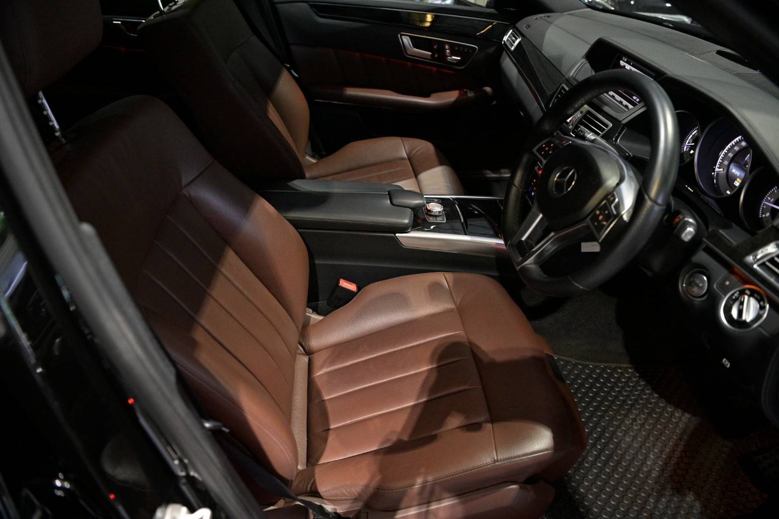 Mercedes-Benz E300 Blutec Hybrid AMG ปี2014