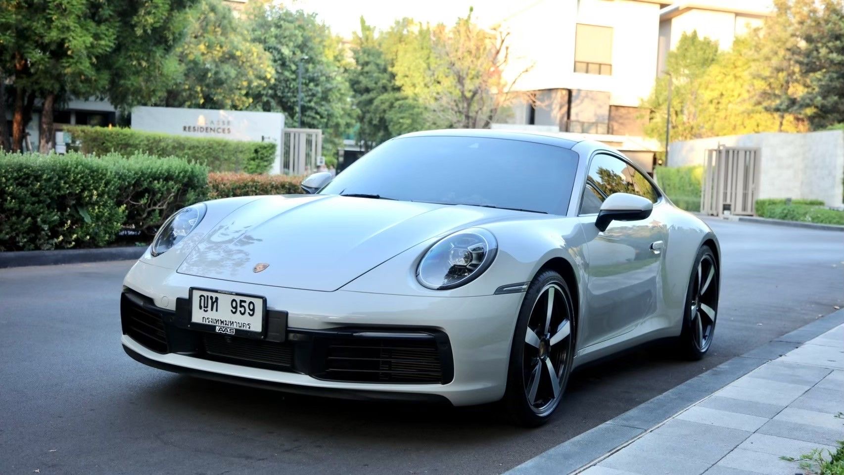Porsche 992 Carrera 4 ปี 2023