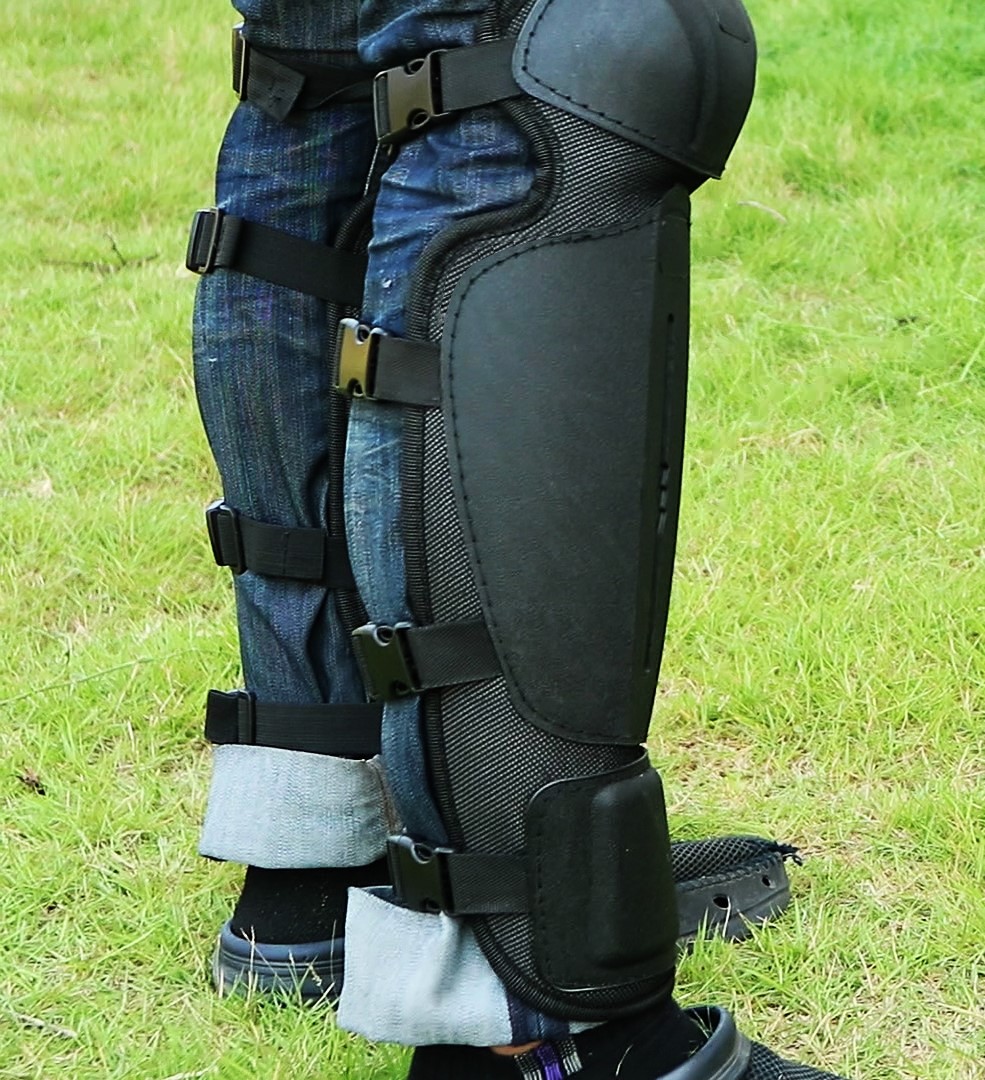 สนับขาตัดหญ้า