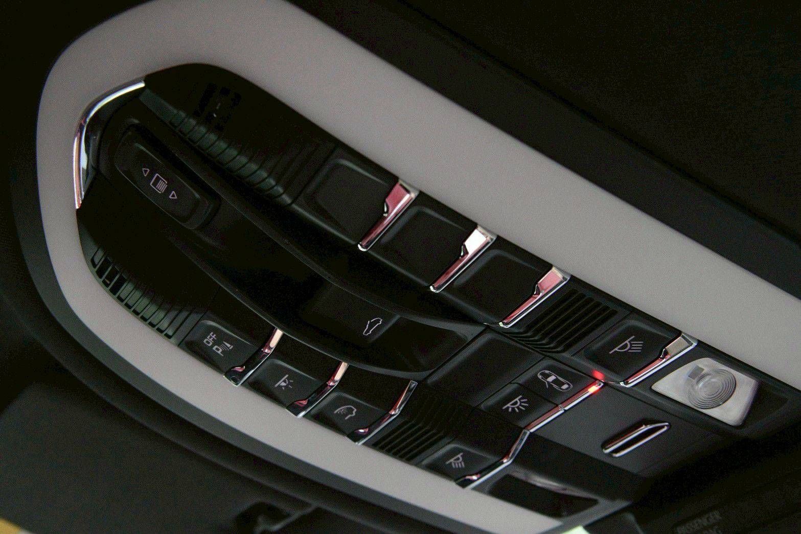 Porsche Macan 2.0 Turbo ปี 2022