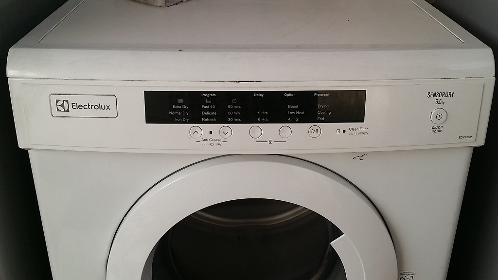 ซ่อมเครื่องอบผ้า ยี่ห้อ Electrolux รุ่น EDV6552 อาการเปิดติดๆดับๆ