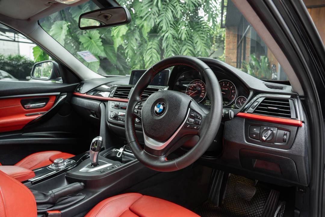BMW 320i Sport ปี2013