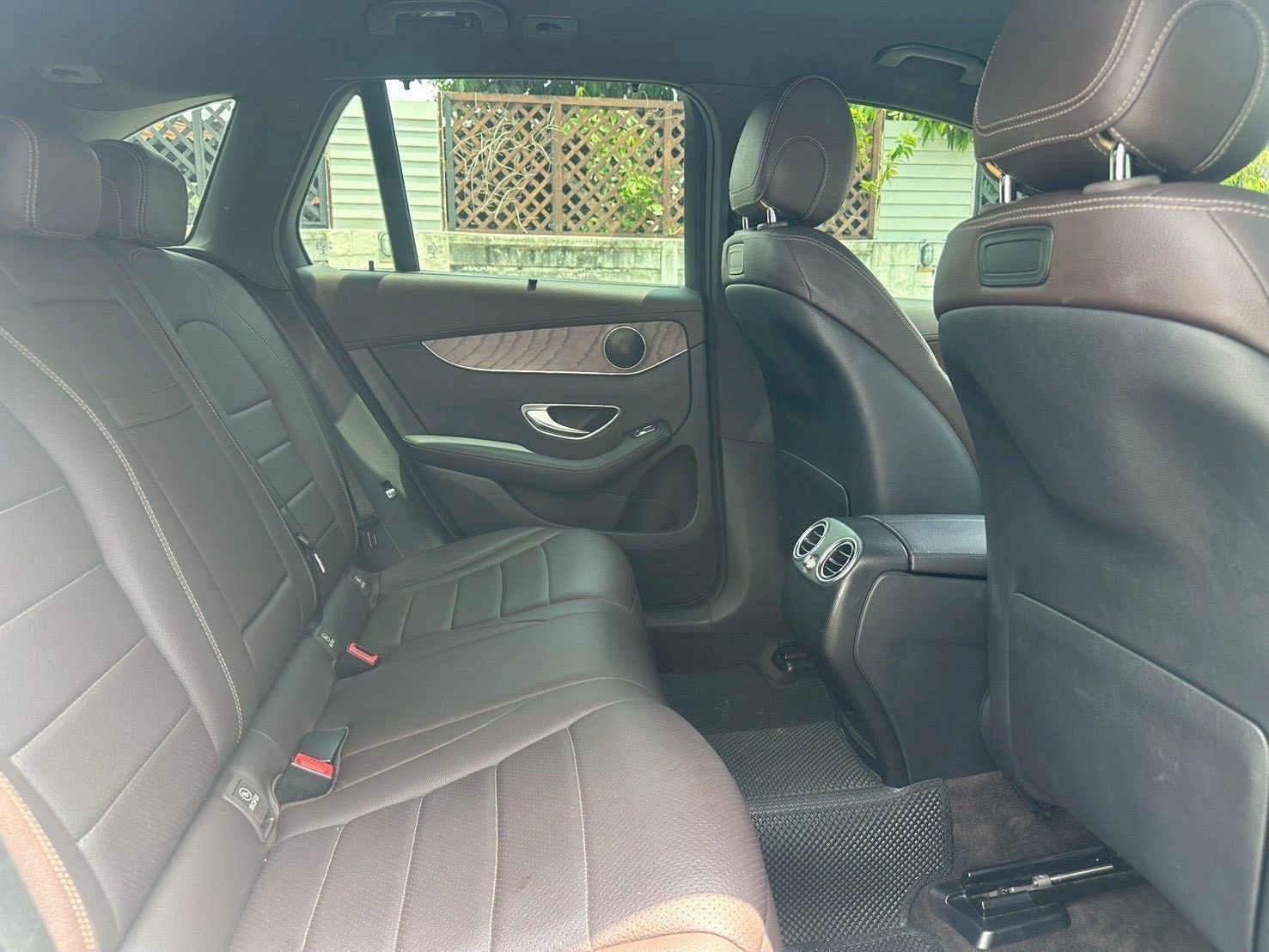 BENZ GLC 250d สีขาว ปี 2018