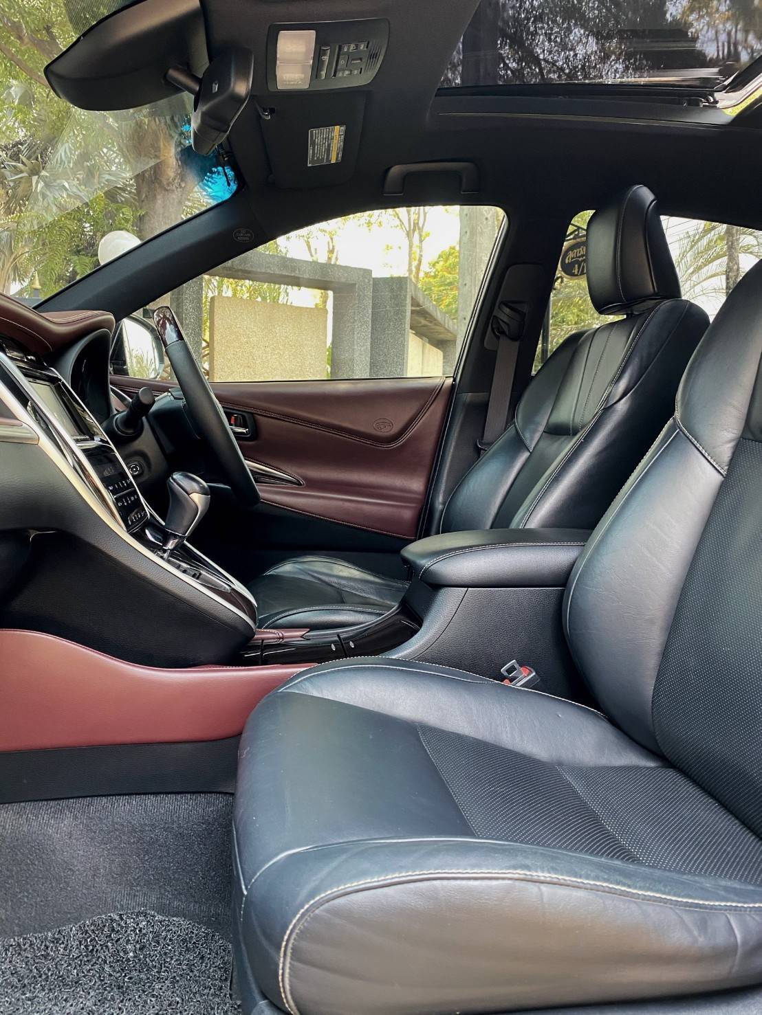 Toyota Harrier 2.5 HV Hybrids Premium Package ปี 2014