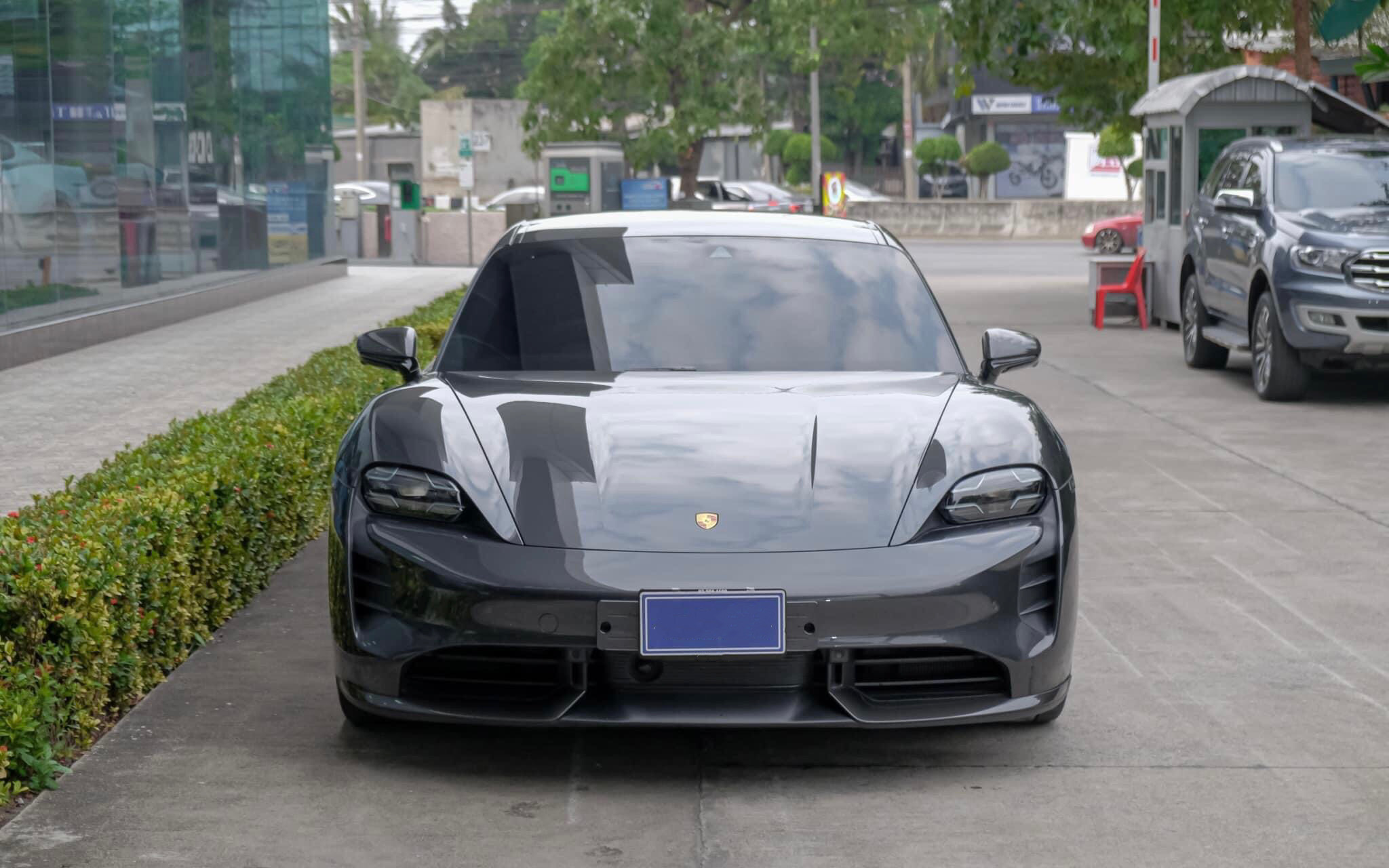 Porsche Taycan turbo S ปี 2023