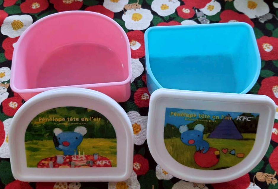 Penélope tête en l'air x kfc เพเนโลเป้ กล่องข้าว กล่องใส่อาหาร / ขนม จากญี่ปุ่น 1 set มี 2 ชิ้นตามภาพพร้อมฝาปิด ขนาด 250 ml