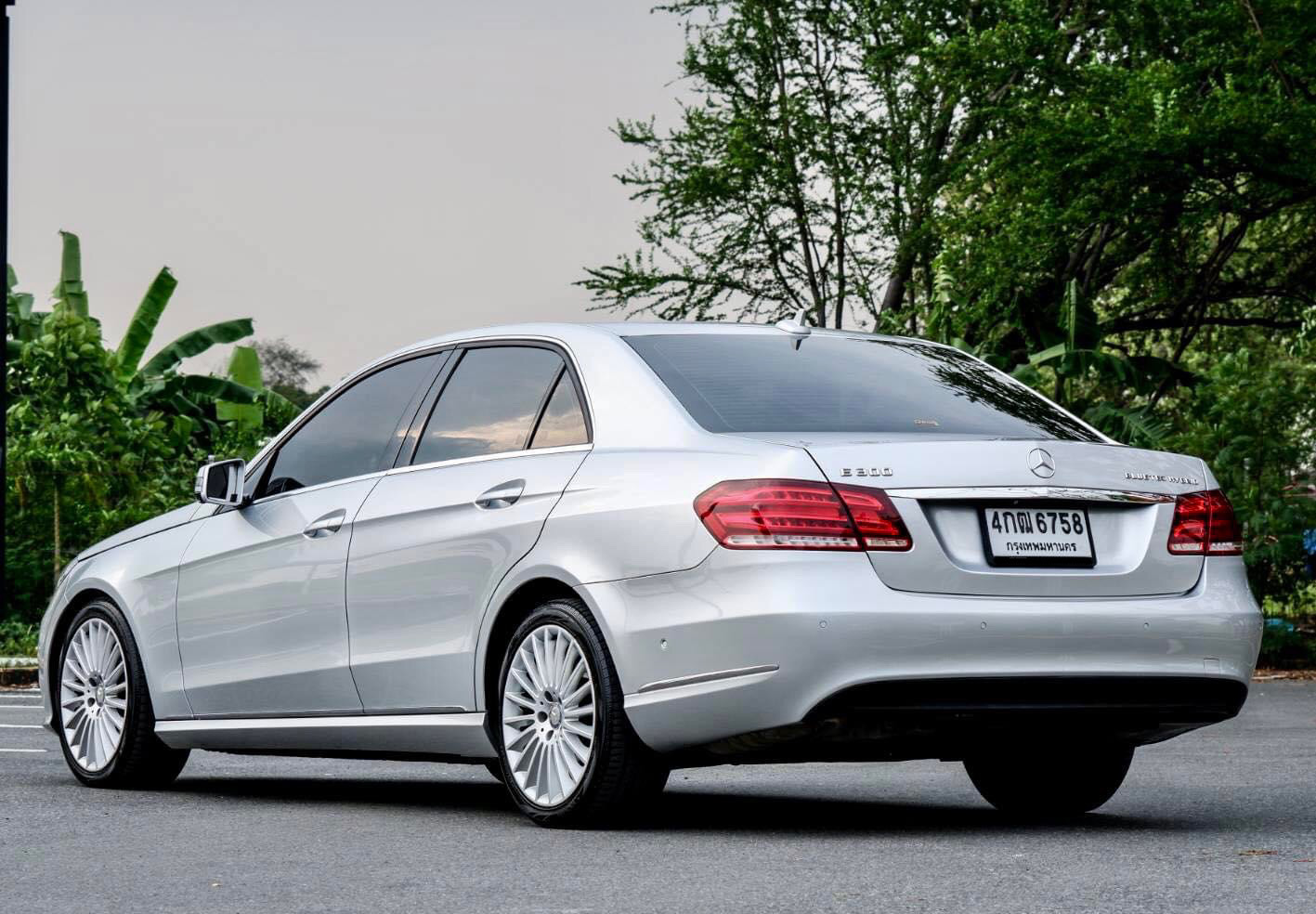 Benz W212 E300 Diesel Bluetec Hybrid Executive Fulloption ปี 2015