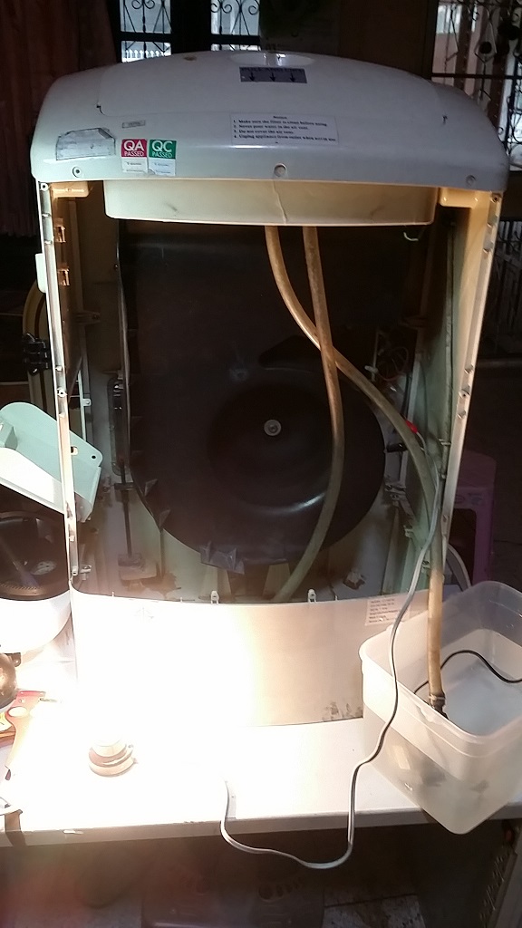 ซ่อมพัดลมไอเย็น ยี่ห้อ CLARTE รุ่น CT202AC อาการไม่ดูดน้ำ