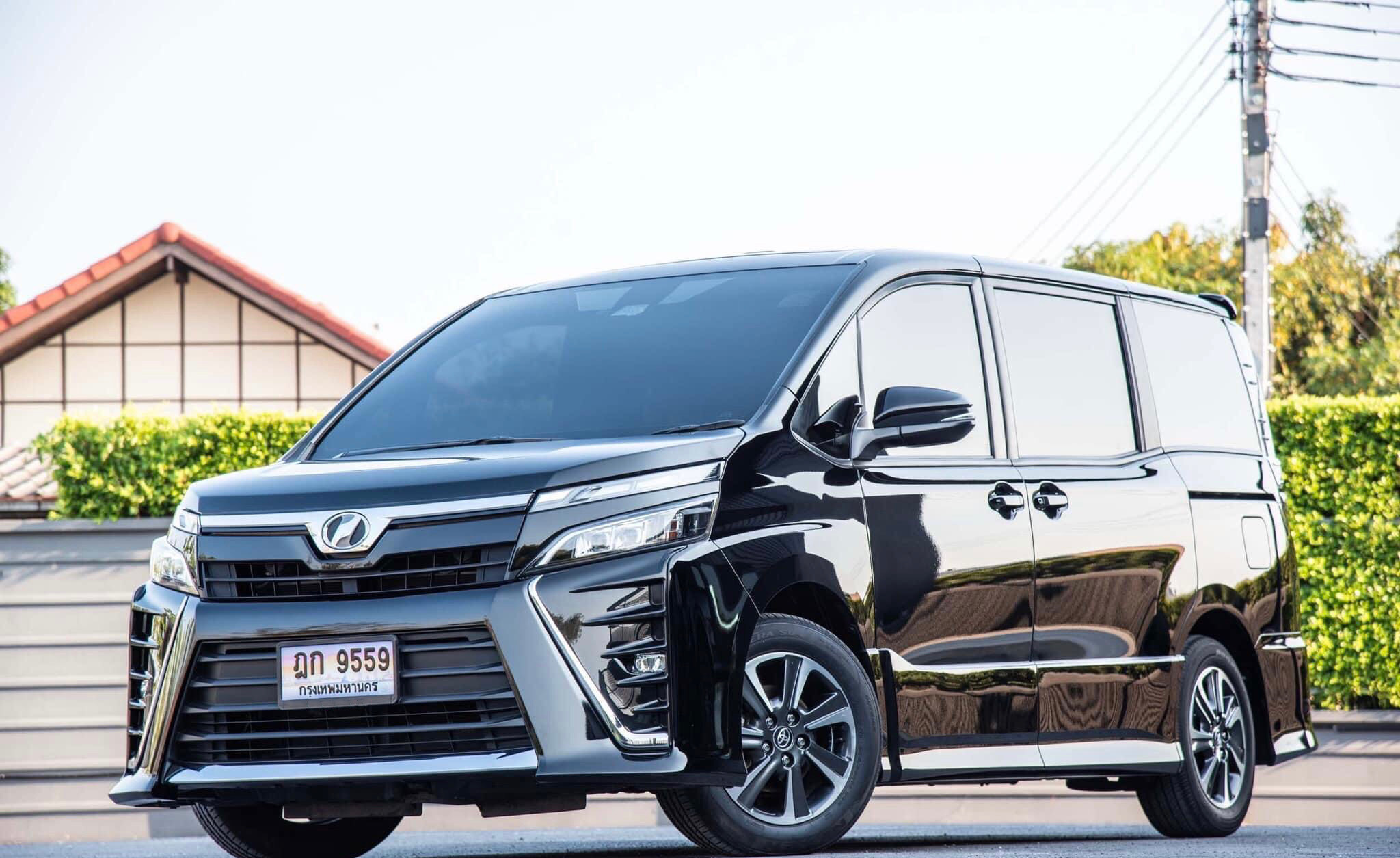 Toyota Voxy 2.0 ZS ปี 2018