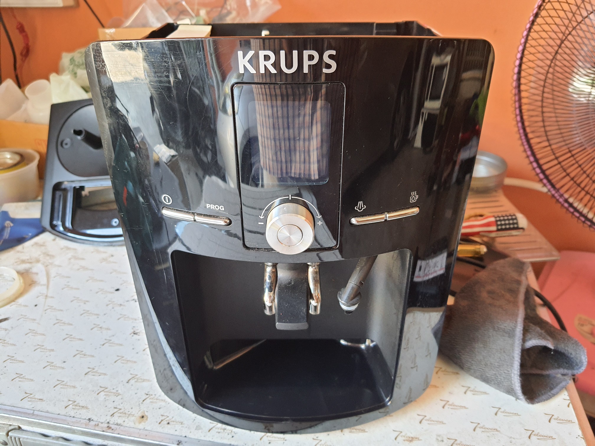 ซ่อมเครื่องชงกาแฟแรงดัน ยี่ห้อ KRUPS รุ่น EA8250 อาการเครื่องไม่ทำงาน