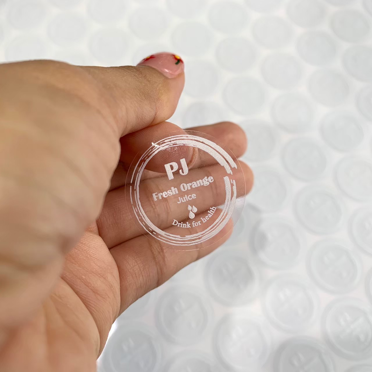 ฉลากสินค้าใสตัวหนังสือขาว สติ๊กเกอร์ใสพิมพ์สีขาว พิมพ์หมึกขาว