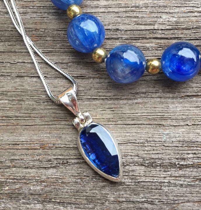 จี้คยาไนต์ (kyanite)