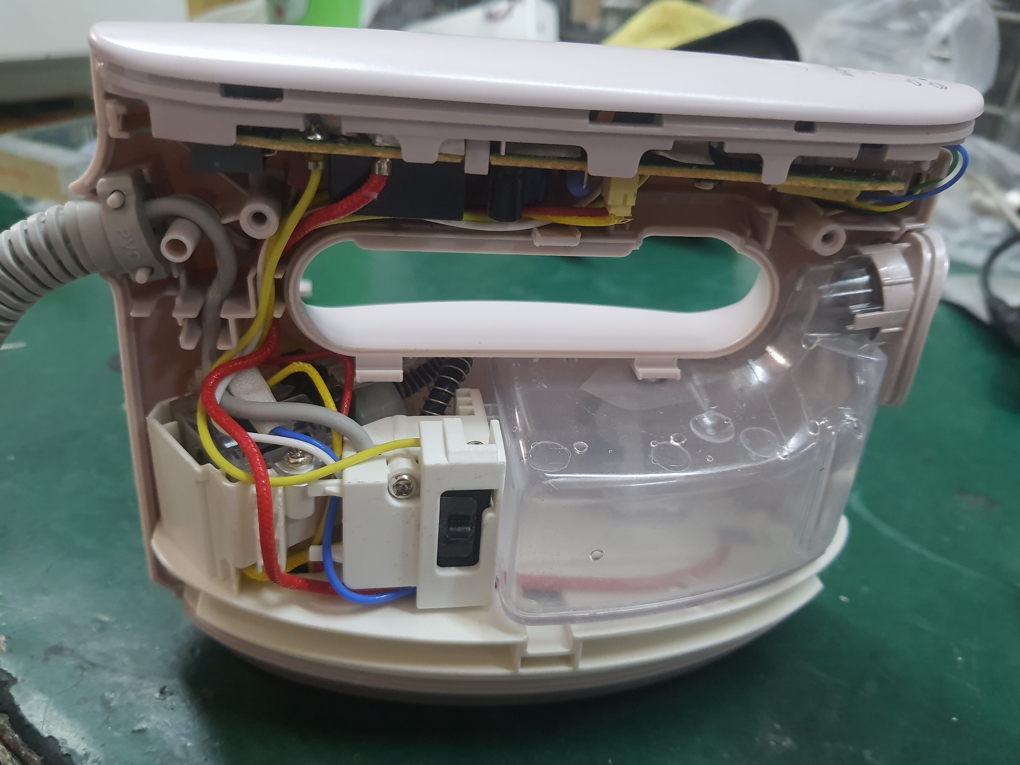 ซ่อมเตารีดไอน้ำ ยี่ห้อ PANASONIC รุ่น NI-FS60A อาการเครื่องซ๊อต