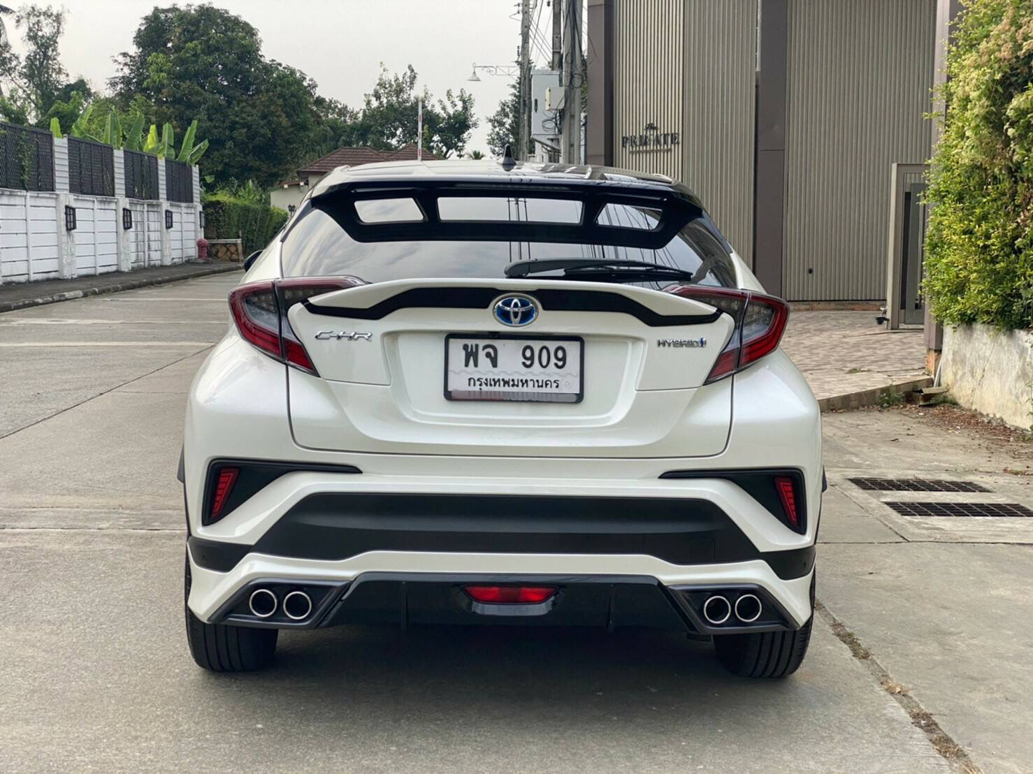 TOYOTA CHR HV HI สีขาว ปี 2020