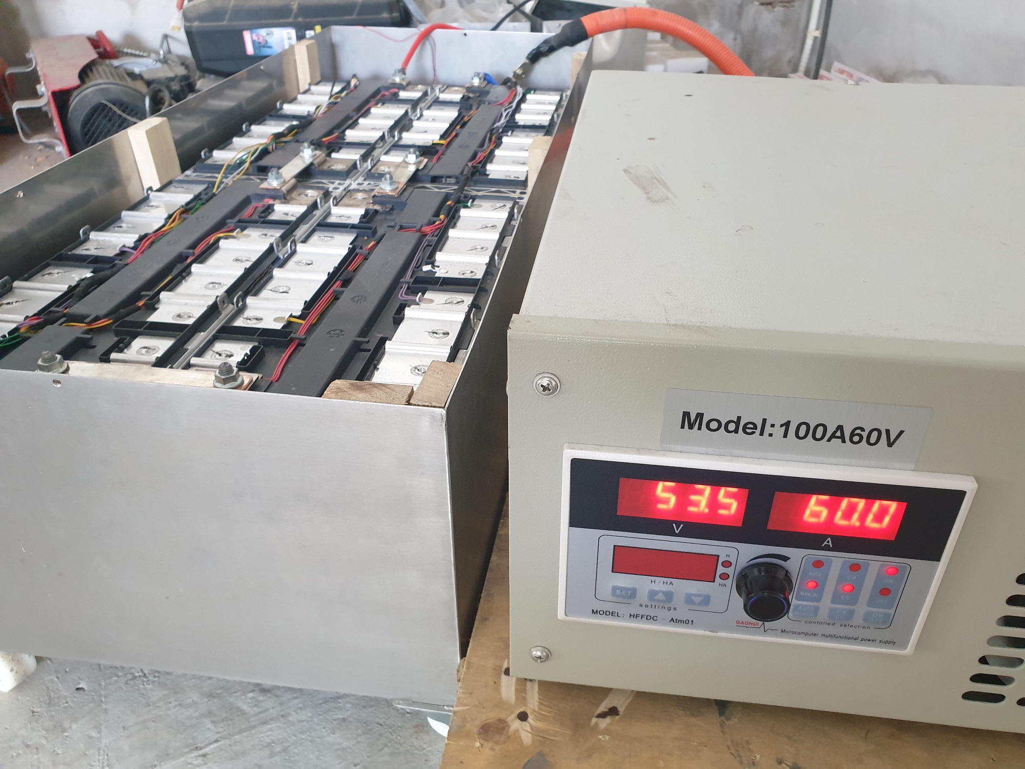 รับประกอบแบตเตอรี่ลิเธียมสำหรับงานเฉพาะ งาน OEM รถกอล์ฟ รถโฟลคลิฟท์ไฟฟ้า AGV แบตเตอรี่สำรองไฟ UPS โซล่าเซลล์