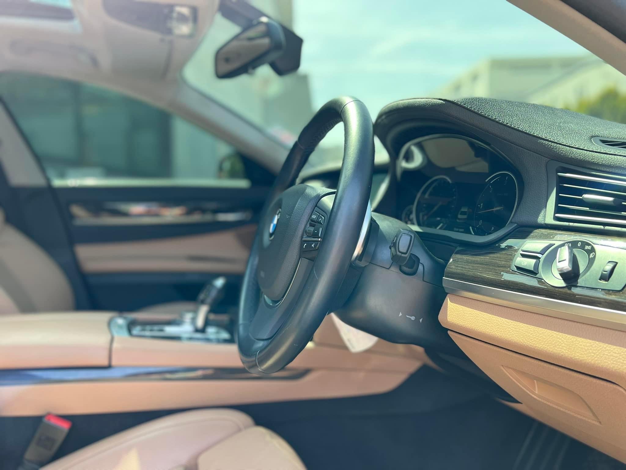 BMW 730LD Lci ประตูดูด หลังคาซันรูฟ ปี 2015