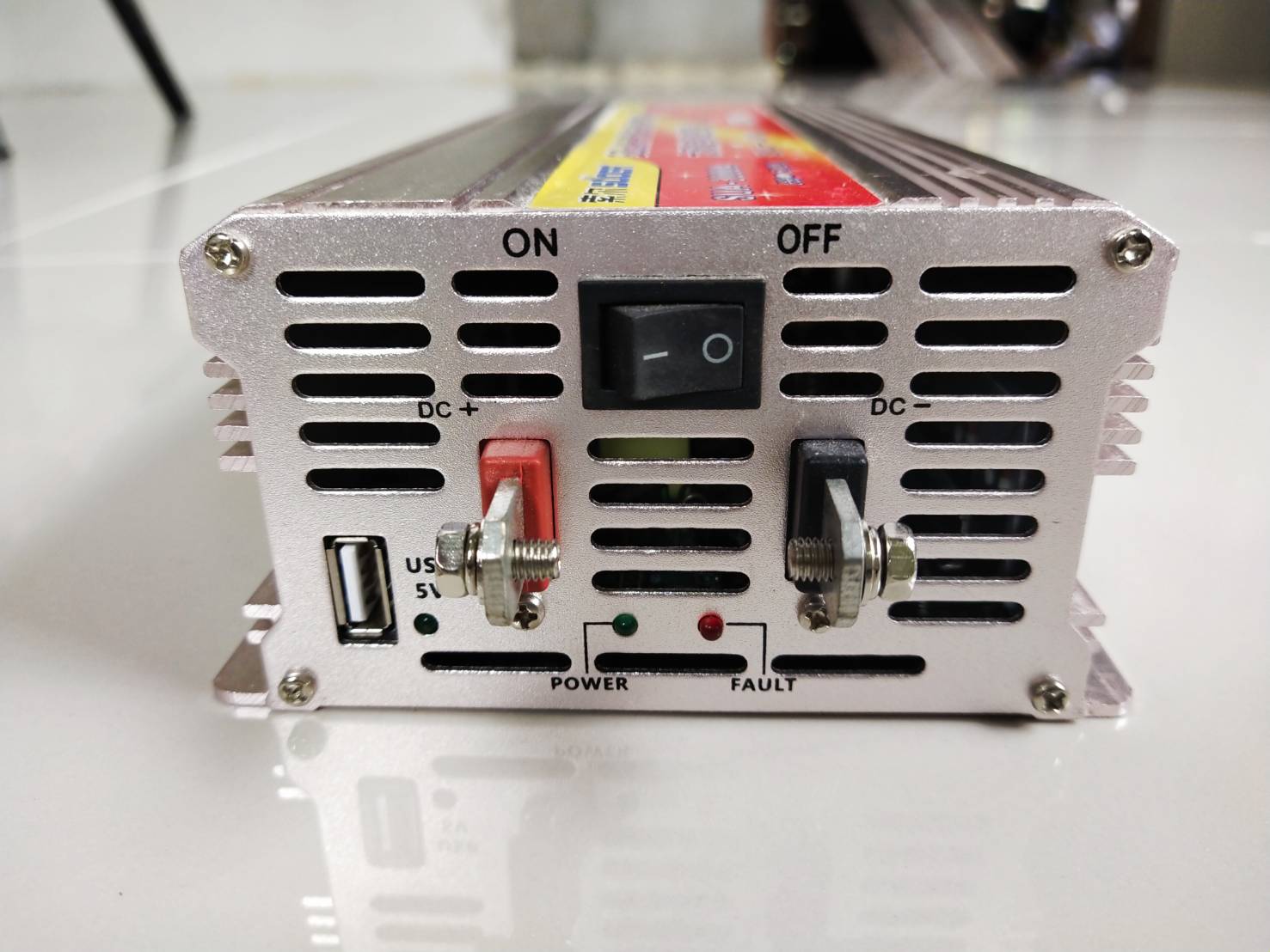 อินเวอร์เตอร์ แปลงไฟ 12V เป็น 220V ขนาด 3,000W แถมฟรี ไฟฉาย ULTRAFIRE LED หลอด T6