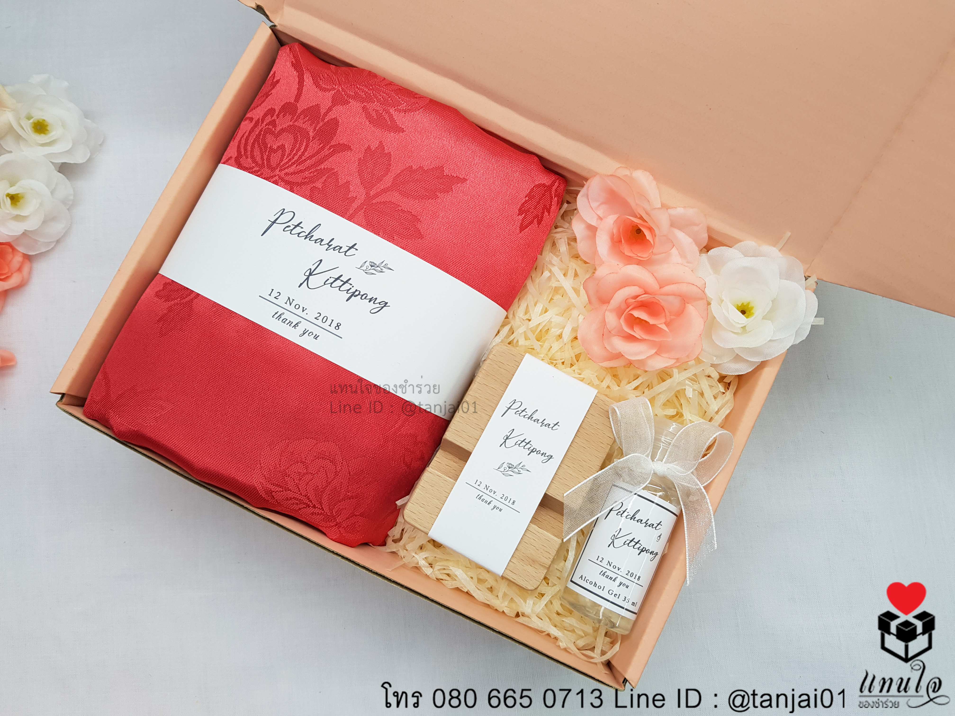 เซ็ตของรับไหว้ 4 ชิ้น ผ้าแพร 5 ฟุต ที่วางโทรศัพท์ไม้ เจลแอลกอฮอล์ ของรับไหว้งานแต่ง สีชมพู โอโรส โอรส ของรับไหว้ใช้งานได้จริง (1)