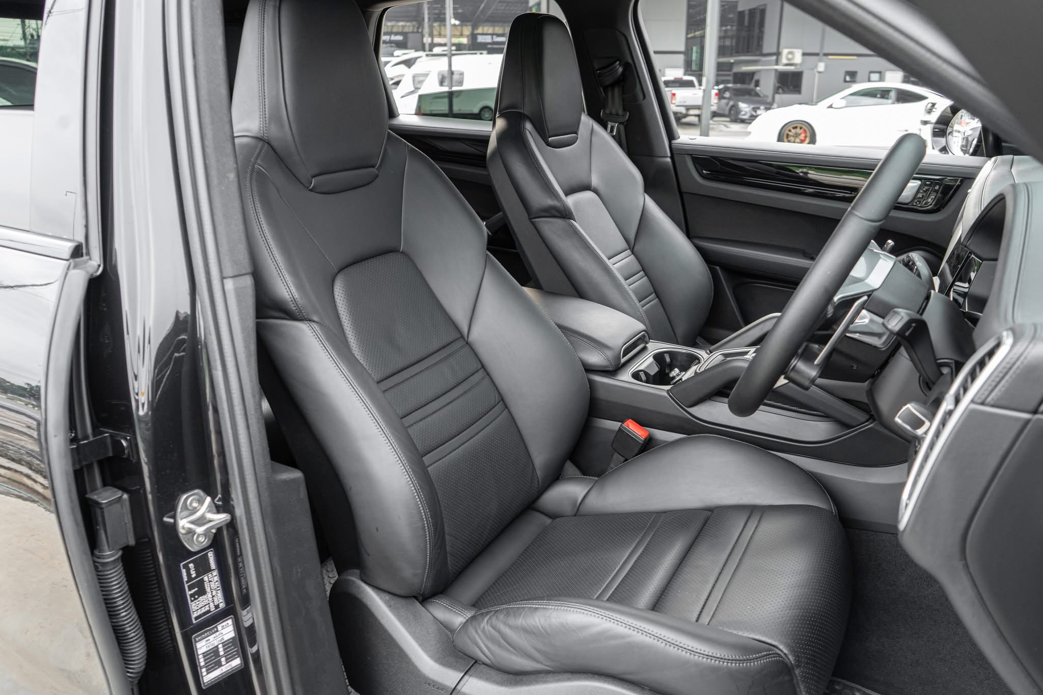 Porsche Cayenne ปี 2021