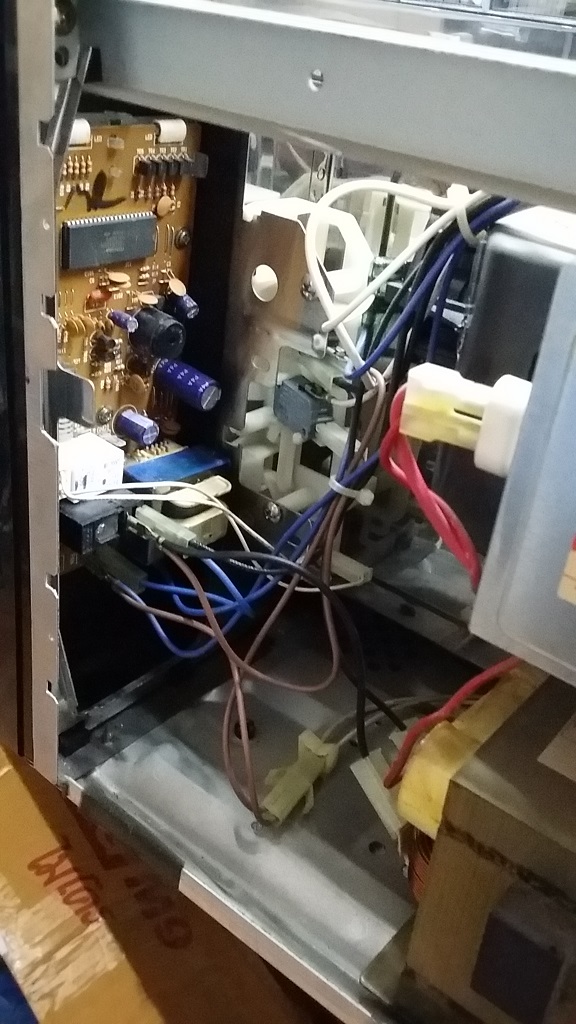 ซ่อมไมโครเวฟ ยี่ห้อ HITACHI รุ่น MR-80ST อาการกดปุ่มกดสั่งงานไม่ได้