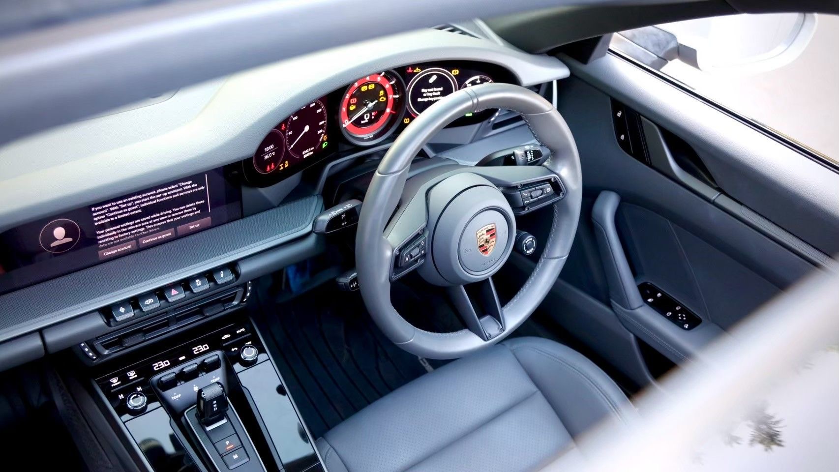 Porsche 992 Carrera 4 ปี 2023