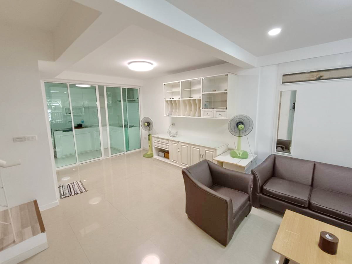ให้เช่า ทาวน์โฮม 3ชั้นศรีนครินทร์-บางนา ซอยแบริ่ง58