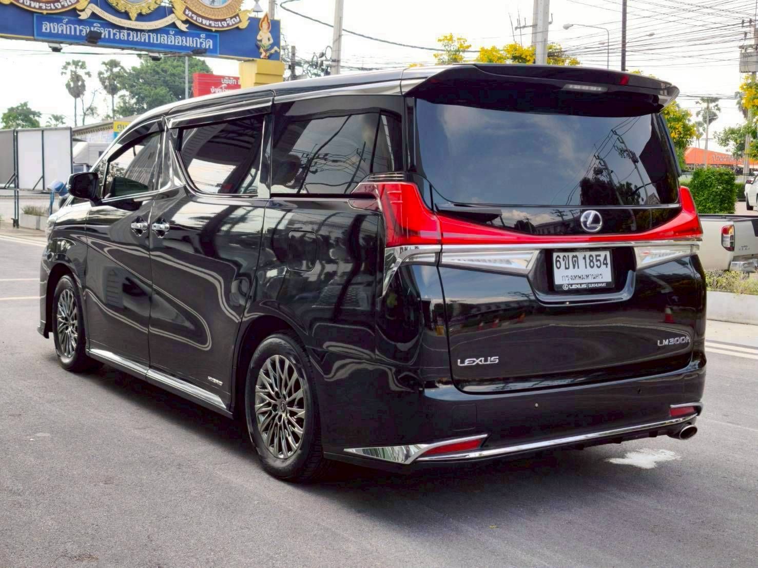 LEXUS LM300h Executive Lounge 4 Seat Hybrid E-four ปี 2023